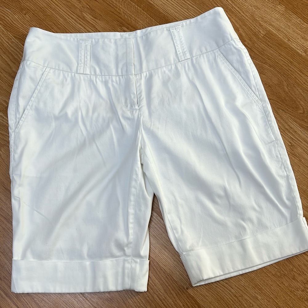 Amanda Chelsea Women’s white Shorts Stretch Size 8